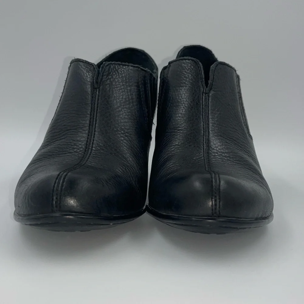 Black Pebbled Leather Faux Stacked Heel Børn Shootie Bootie, Size 7 - Picture 3 of 11